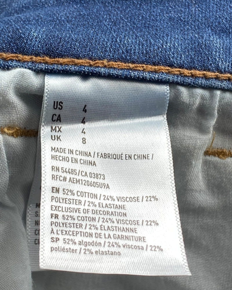 AMERICAN EAGLE Blue Ripped Denim Shorts ( US4)