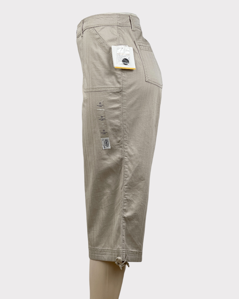 Croft & Barrow Light Beige Below The Knee Capri Pants (10)