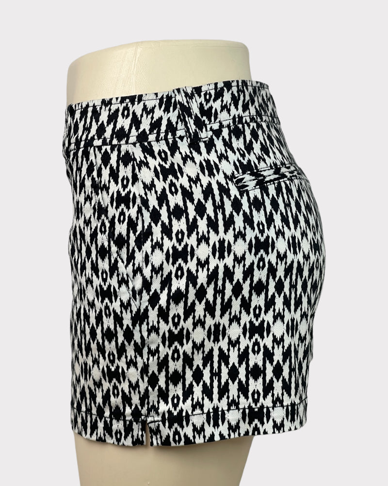 New York & Company Black And White Fashion Shorts (W32)