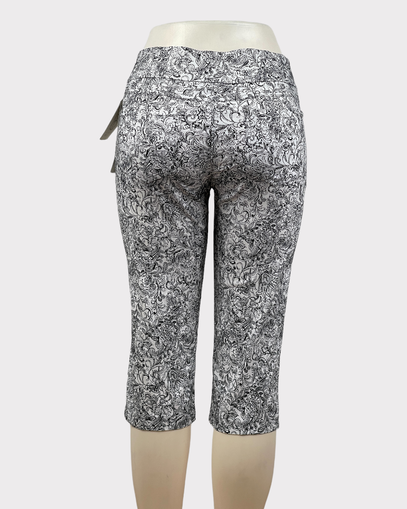 Linda Matthews Black And White Whimsical Garden Printed Capri Pants (S)