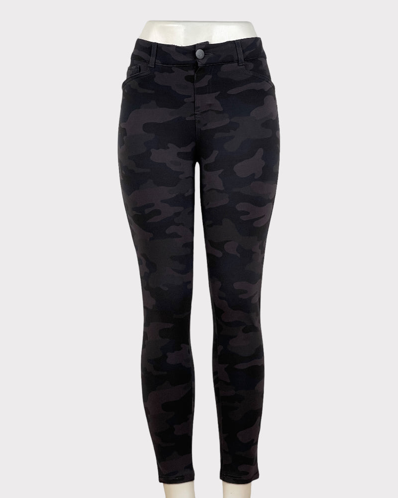 Knox Rose Camo Print Dark Camo Print Jeggings (W32)