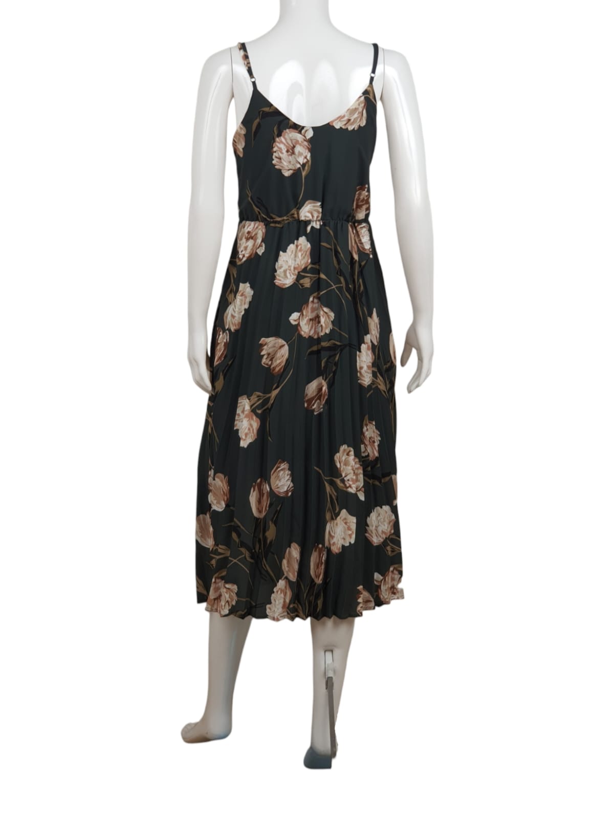 A . New Day Black Floral Pleated Dress (M)