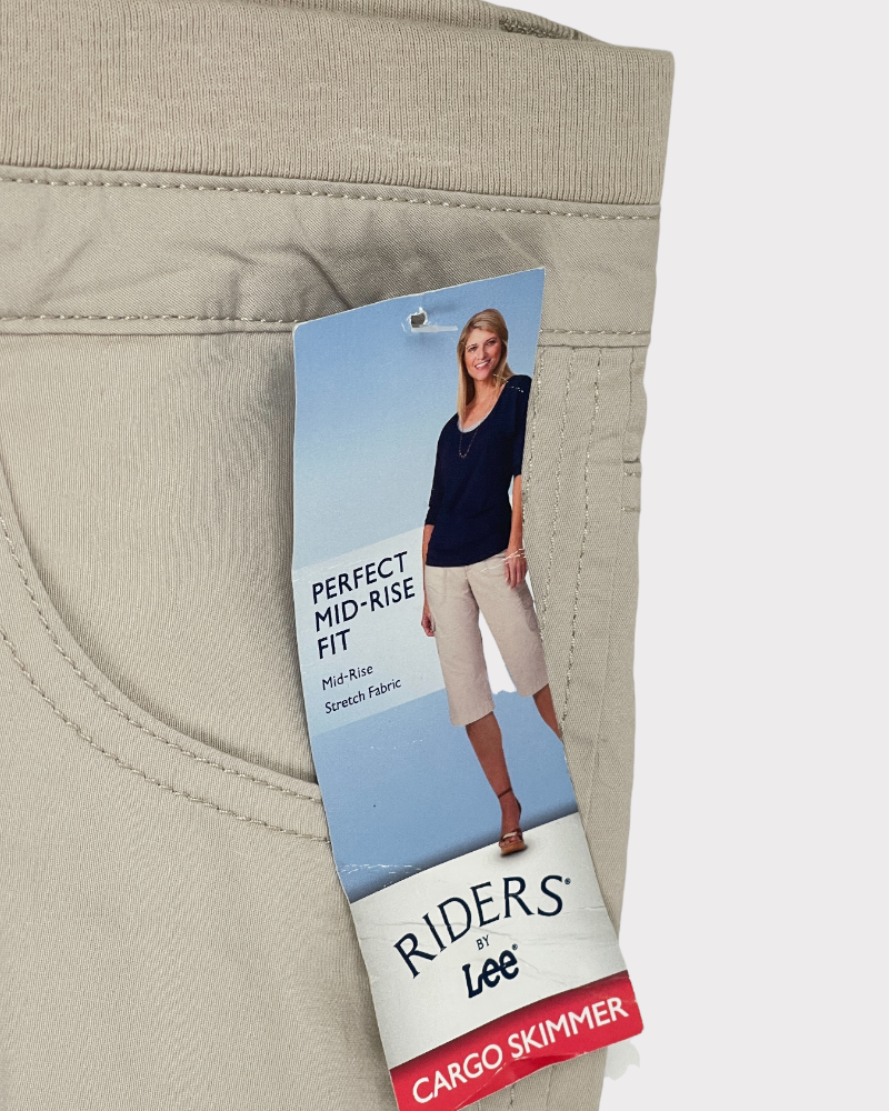 Riders By Lee White Beige Cargo Capri Pants (W33)