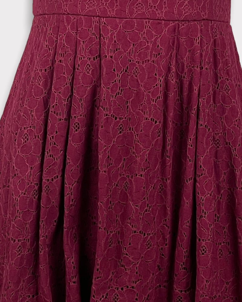 B. Darlin Maroon Lace Sleeveless Dress (M)