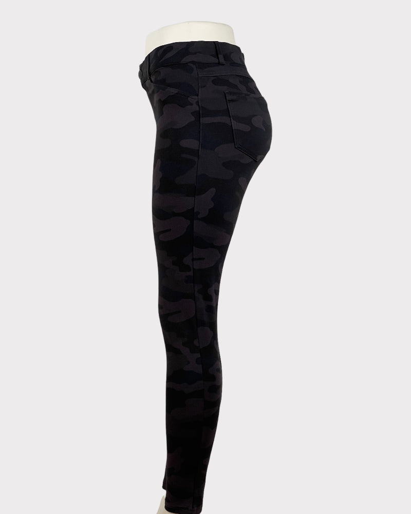 Knox Rose Camo Print Dark Camo Print Jeggings (W32)