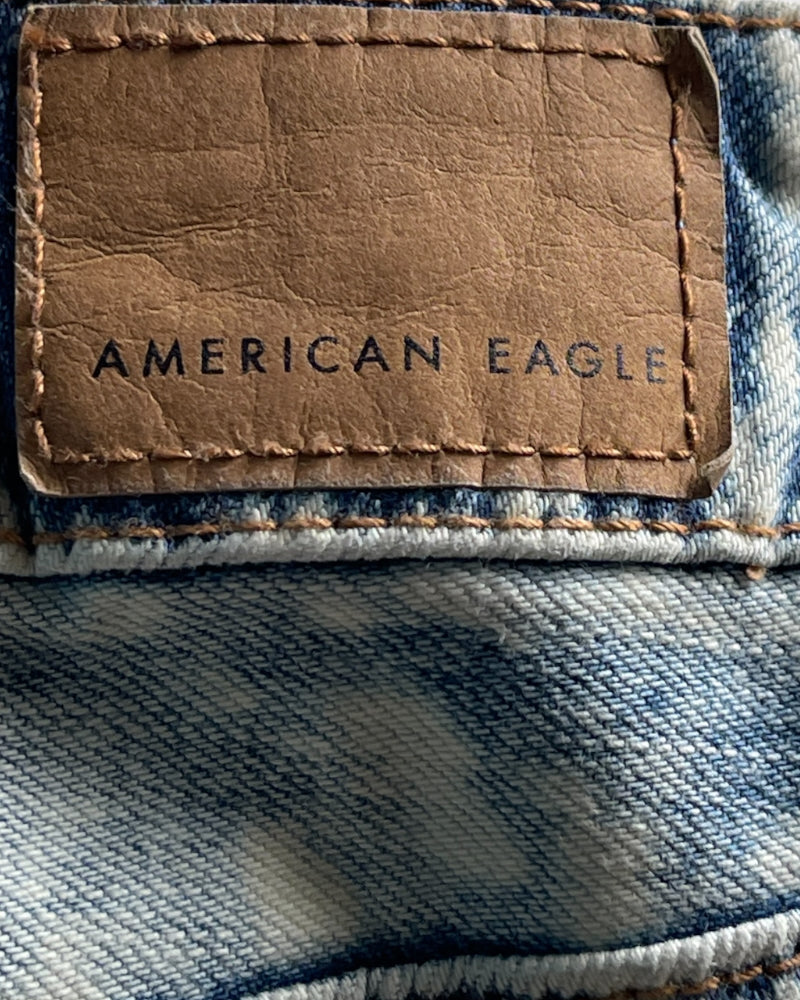 American Eagle Outfitters Light-Wash Blue Ripped Jeans (W32)